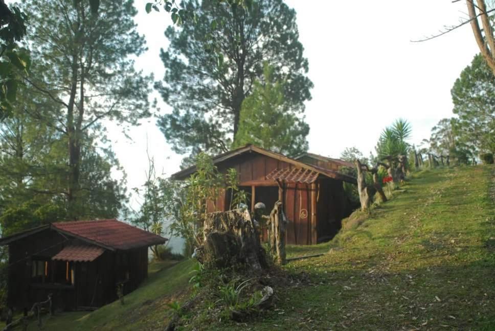 Cabecera de Canas Cabanas Don Camilo Albergue De Montana מראה חיצוני תמונה