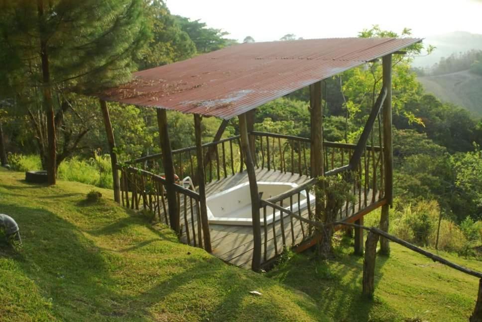 Cabecera de Canas Cabanas Don Camilo Albergue De Montana מראה חיצוני תמונה
