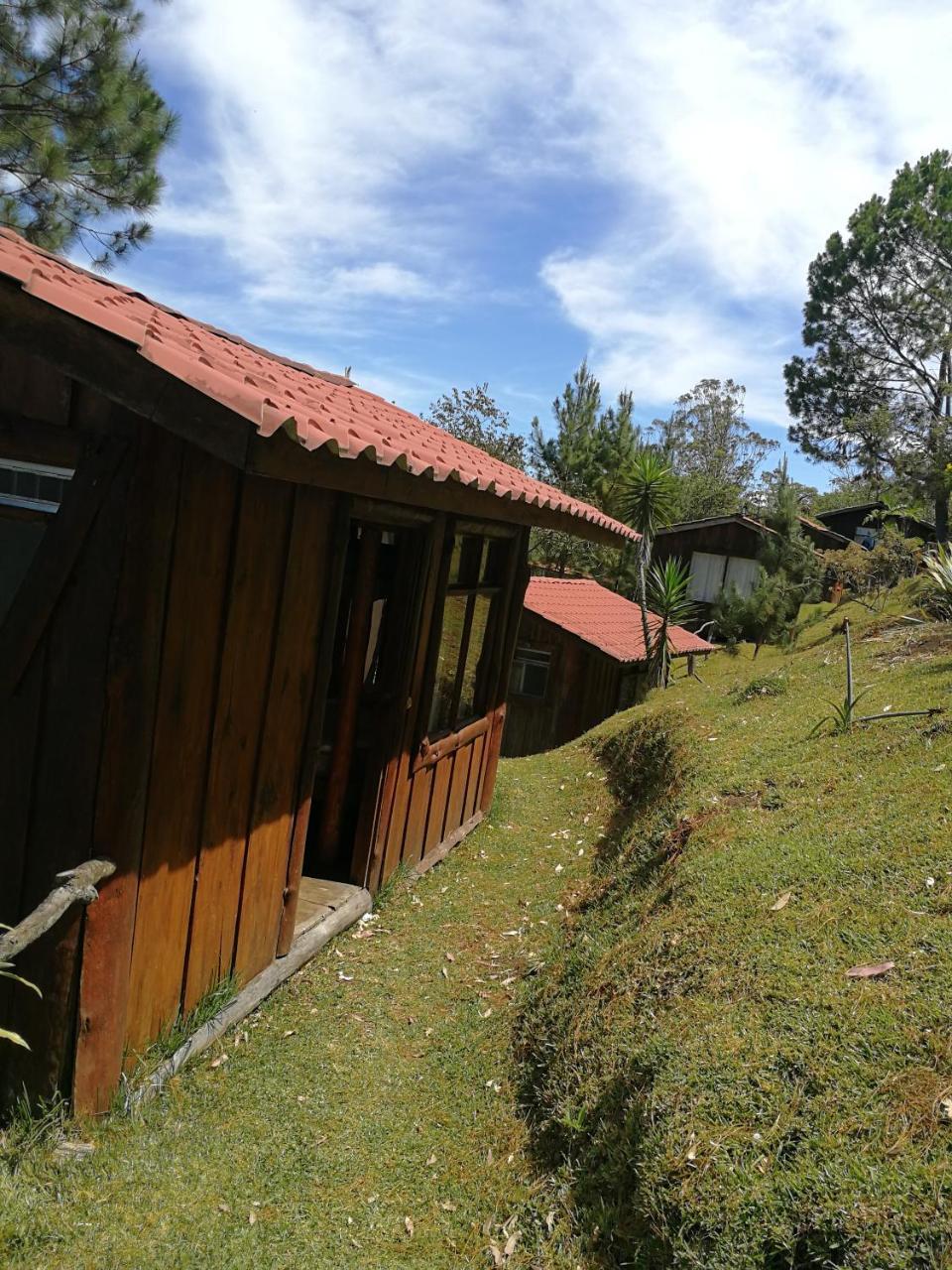 Cabecera de Canas Cabanas Don Camilo Albergue De Montana מראה חיצוני תמונה